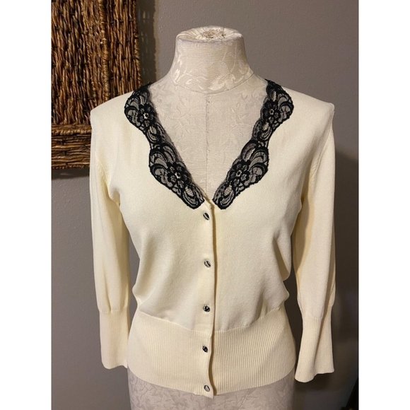 Due Per Due Womens Cardigan Sweater Ivory Black  Small Lace Trim NWT $98 - Picture 2 of 7